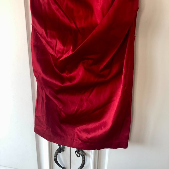 *NWT* Vibrant Red Ruched Sleeveless Fitted Dress - Made in Canada - Size XXS - Picture 5 of 16